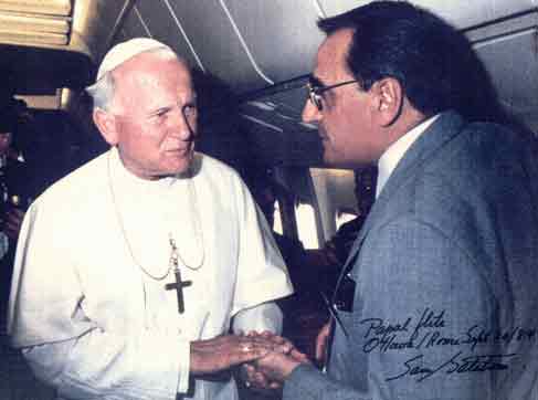 Pope John Paul II & Sam Gatelaro (wowzone.com)